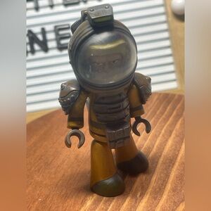 2003 Mezco Alien Brett Minifigure FOX Spacesuit Loose Rare